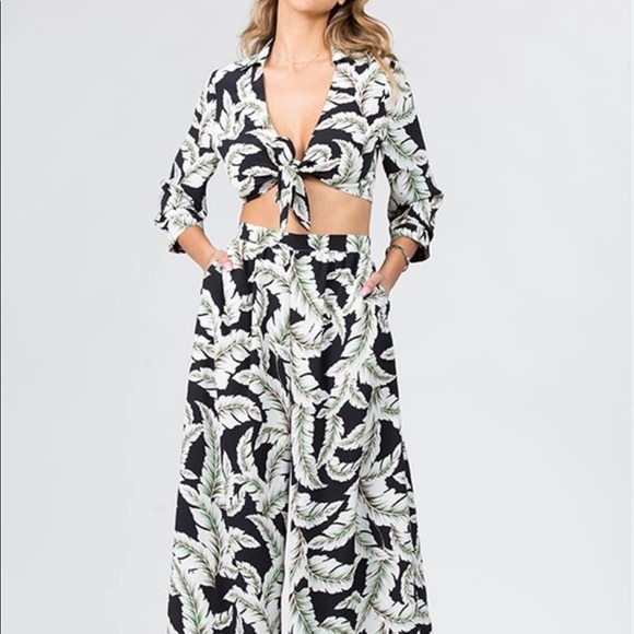 Tops - LULUMARI Two piece set
